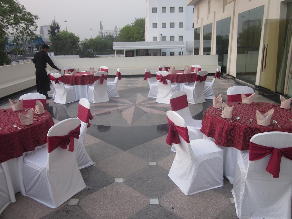 Hotel Saffron Kiran Noida Exterior foto