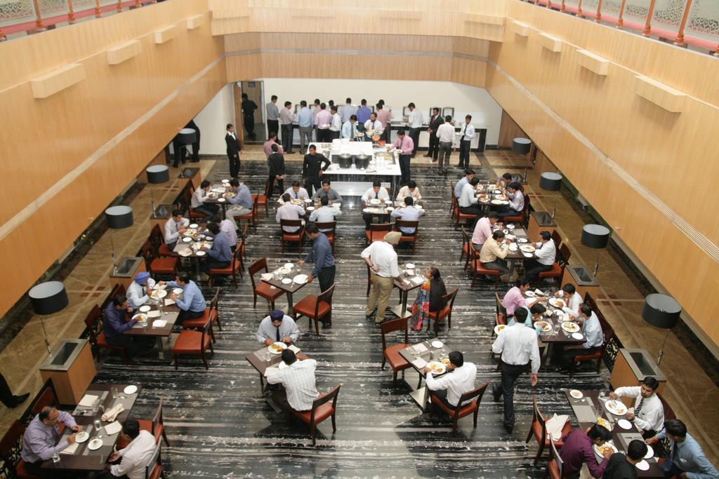 Hotel Saffron Kiran Noida Exterior foto